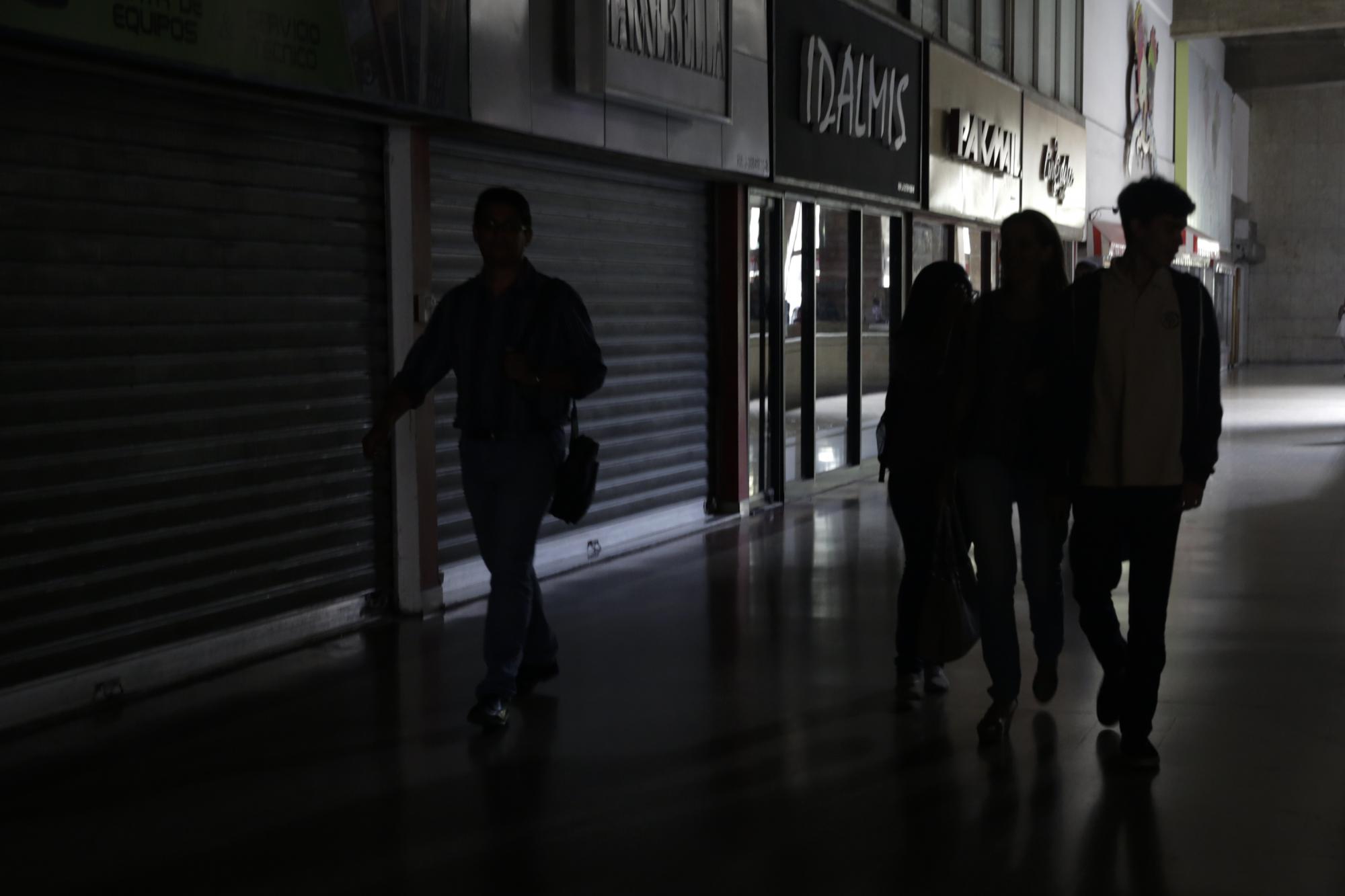 Тимчасово без світла. Чи готові магазини до тривалих відключень електрики